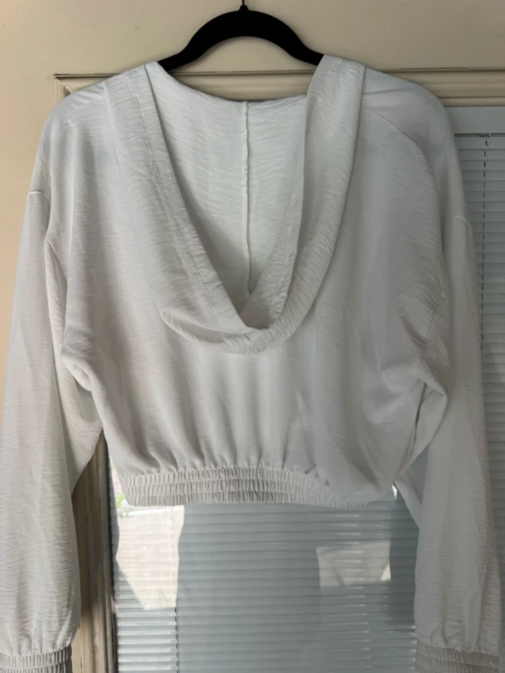 Zara White V-Neck Smocked-Hem Crop Top - Picture 3 of 4